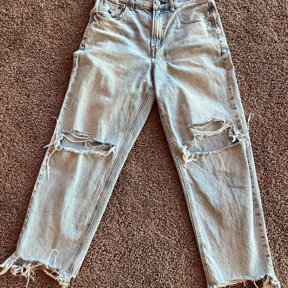American Eagle Outfitters Light Blue Distressed Boyfriend Jeans strigid